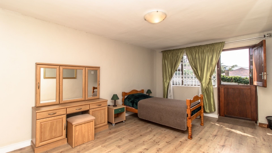 7 Bedroom Property for Sale in Loevenstein Western Cape